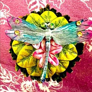 DRAGONFLY ON LILYPAD LIDDED TREASURE BOX!